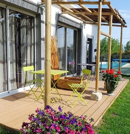 Florence - Mas Saint Louis - Piscine Chauffee Bed & Breakfast *