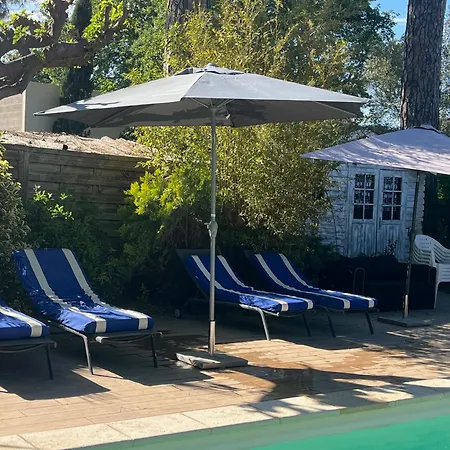 Florence - Piscine Chauffee - Mas Saint Louis 住宿加早餐酒店 3*